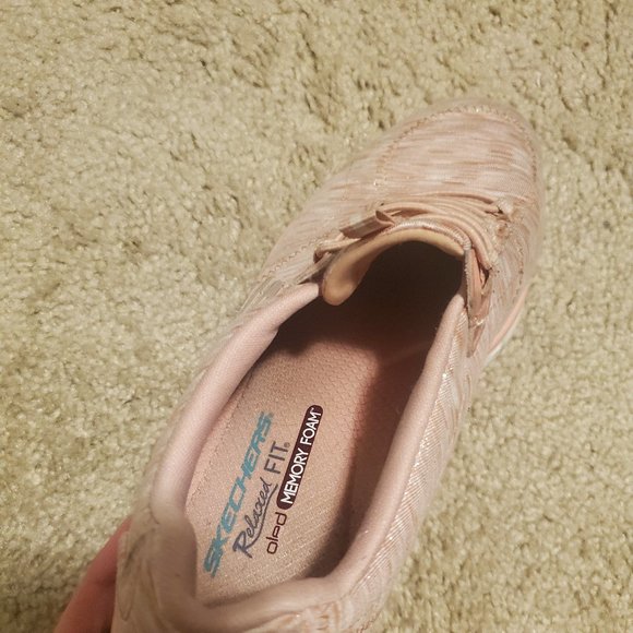 Used Sneakers - Picture 8 of 11